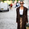 Die Gürtel-Trends? Alles andere als gewöhnlich! Darja Barannik akzentuiert ihren Streetstyle mit einem Gürtel