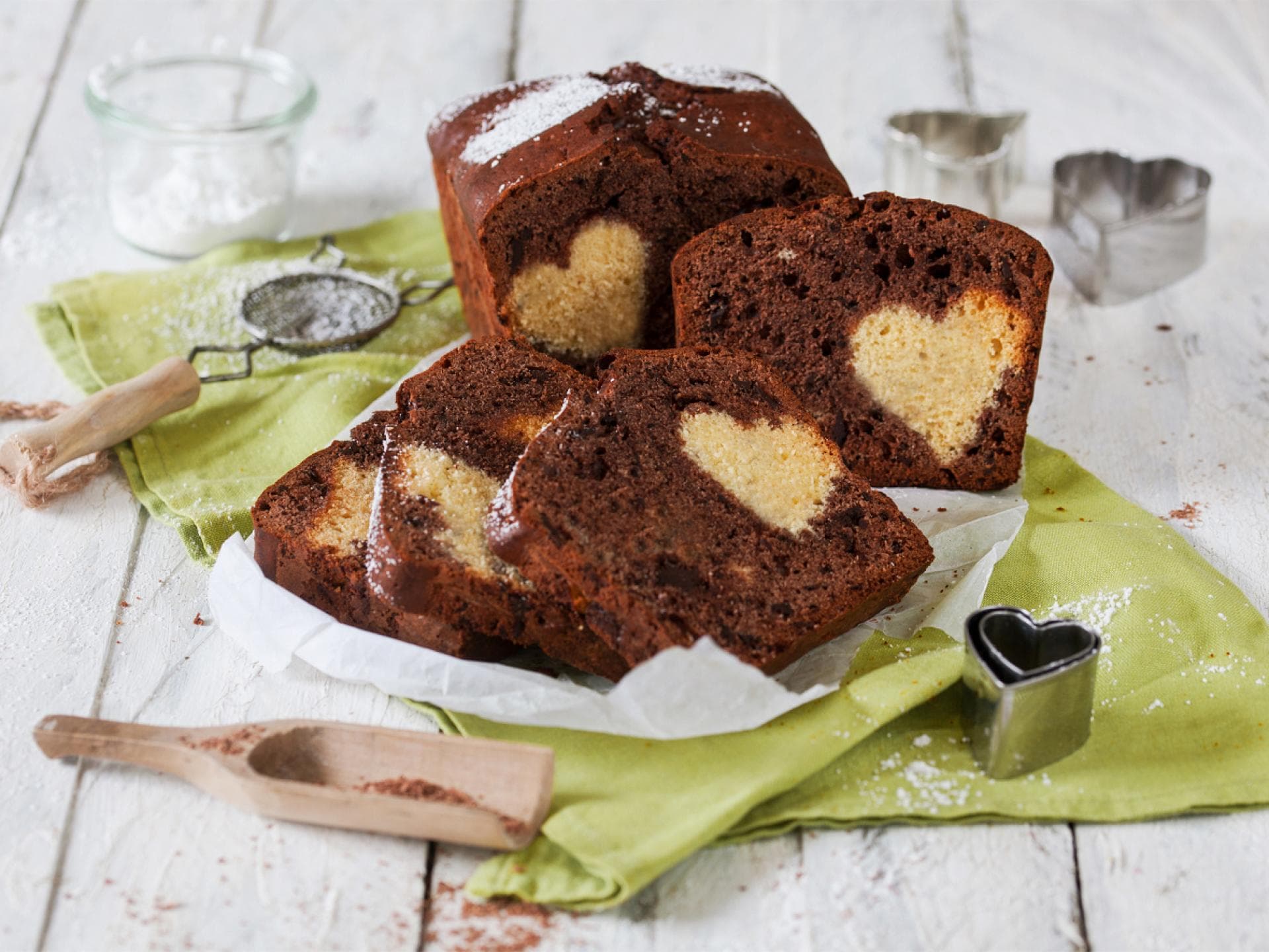 Kindergeburtstag-Kuchen Schokoladenkuchen mit Herz