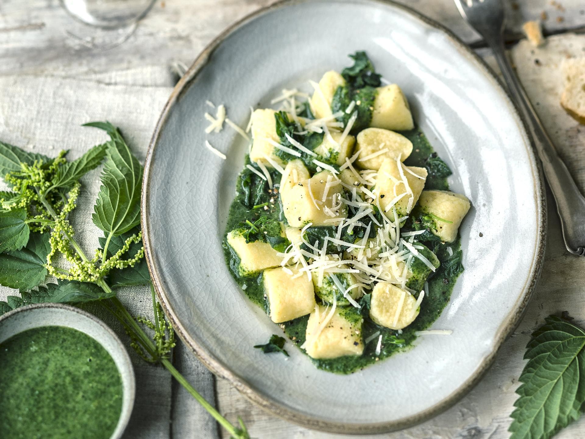 Kartoffelgnocchi mit Brennnesselcreme Kartoffelgnocchi mit Brennnesselcreme