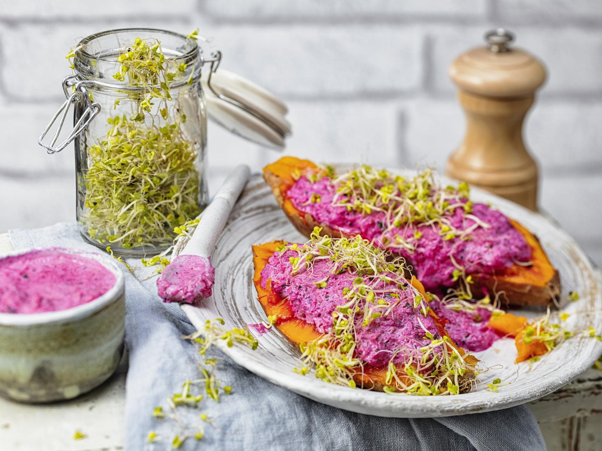 Süßkartoffel-Kumpir mit Birnen-Ziegenkäse-Füllung Süßkartoffel-Kumpir mit Birnen-Ziegenkäse-Füllung