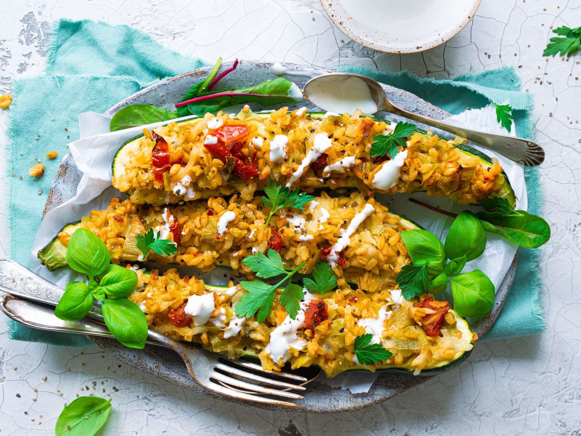 Rezept für vegetarisch gefüllte Zucchini Vegetarisch gefüllte Zucchini mit Hartweizen