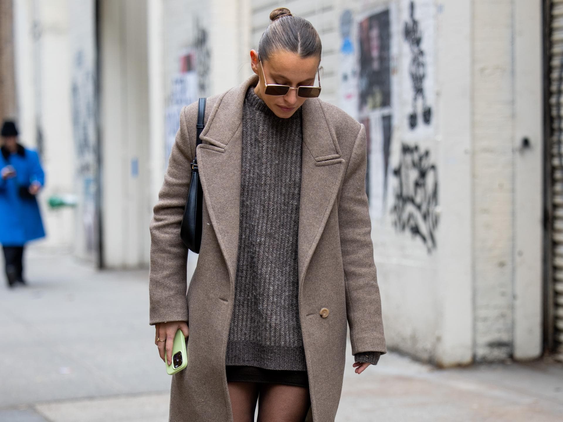 Strickkleider sind im Winter Trend Strickkleid im Streetstyle