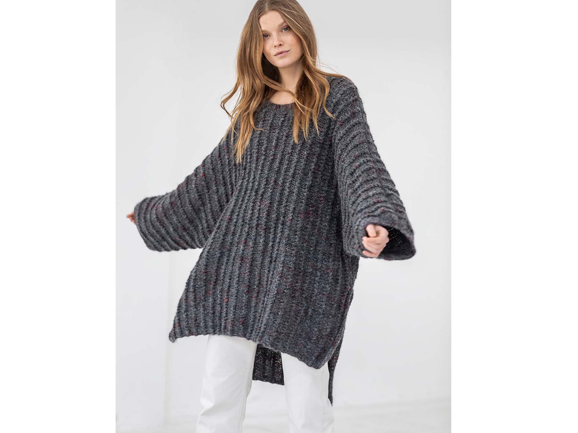 Strickanleitung für den XXL-Kimonopullover Stricken mit Alpakawolle - Model in XXL-Kimonopullover