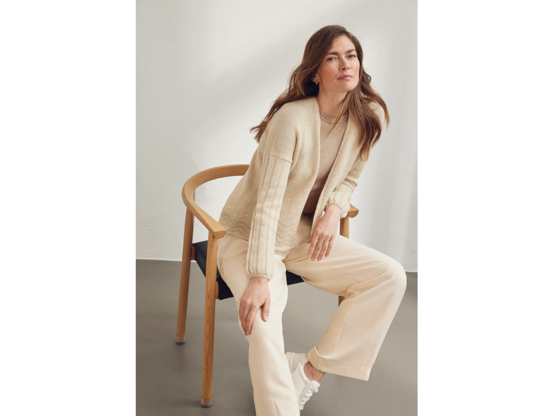 Strickanleitung für den Cardigan mit Zickzackmuster von Lana Grossa Stricken mit Merinowolle - Cardigan mit Zickzackmuster