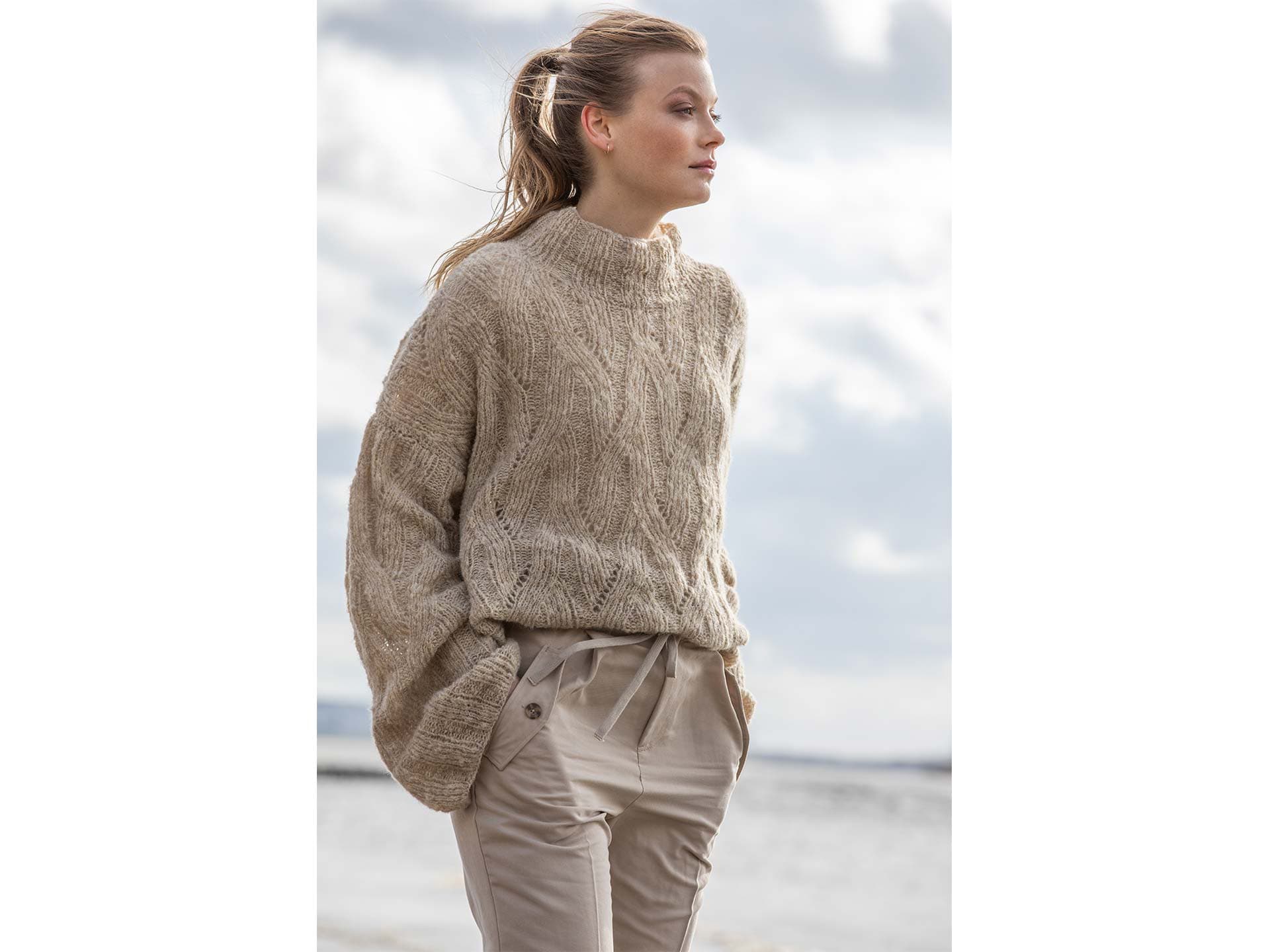 Strickanleitung für den Pullover mit feinem Flechtwerk Stricken mit Merinowolle - Pullover mit feinem Flechtwerk