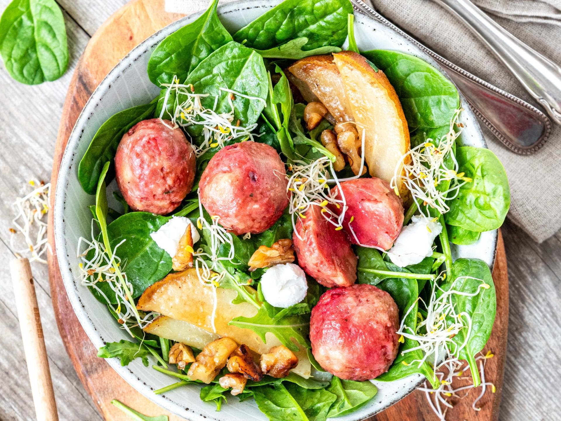 Rote-Bete-Knödel mit Salat Rote-Bete-Knödel mit Salat