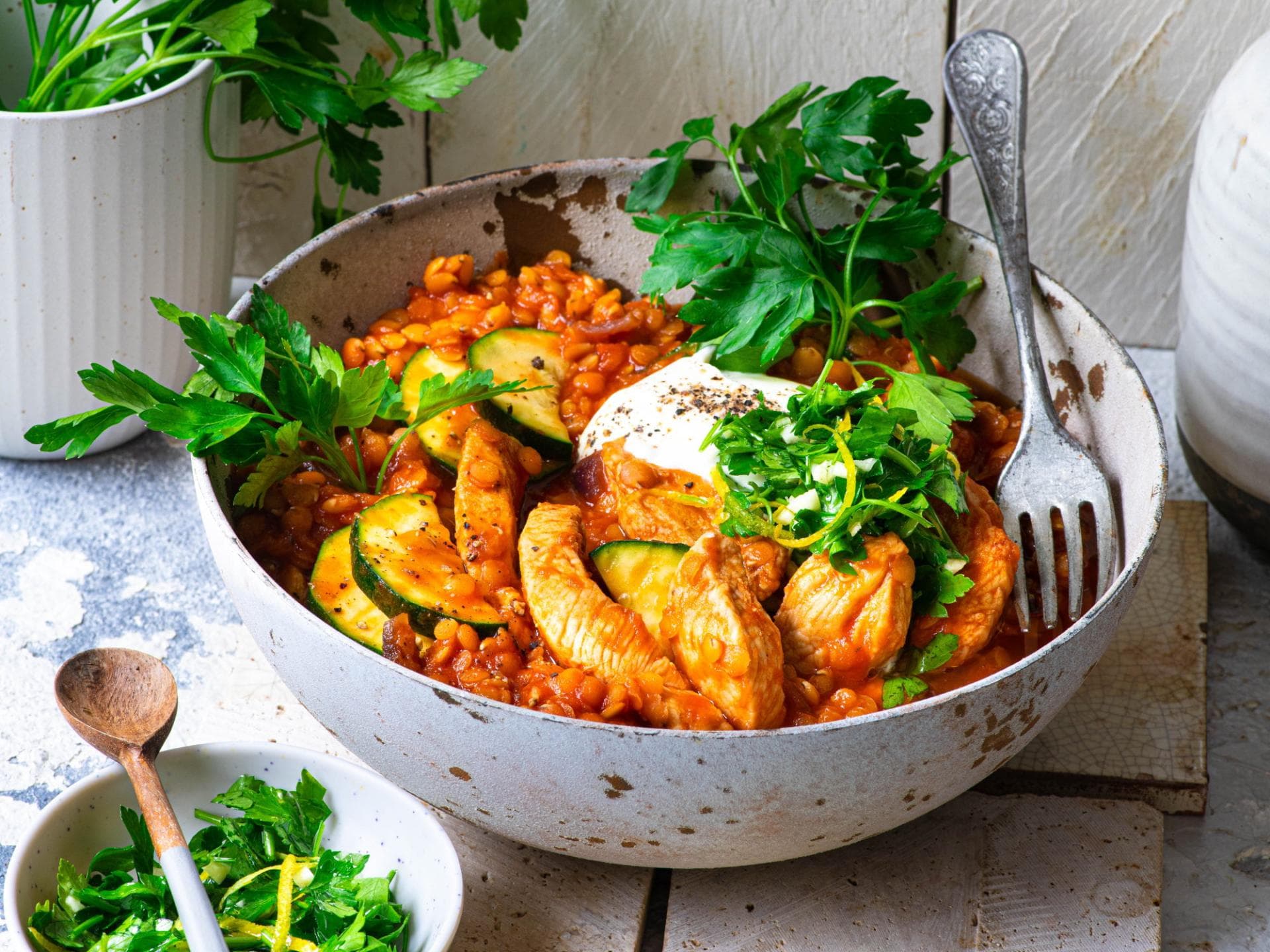 Hähnchen-Gulasch mit Linsen Hähnchen-Gulasch mit Linsen