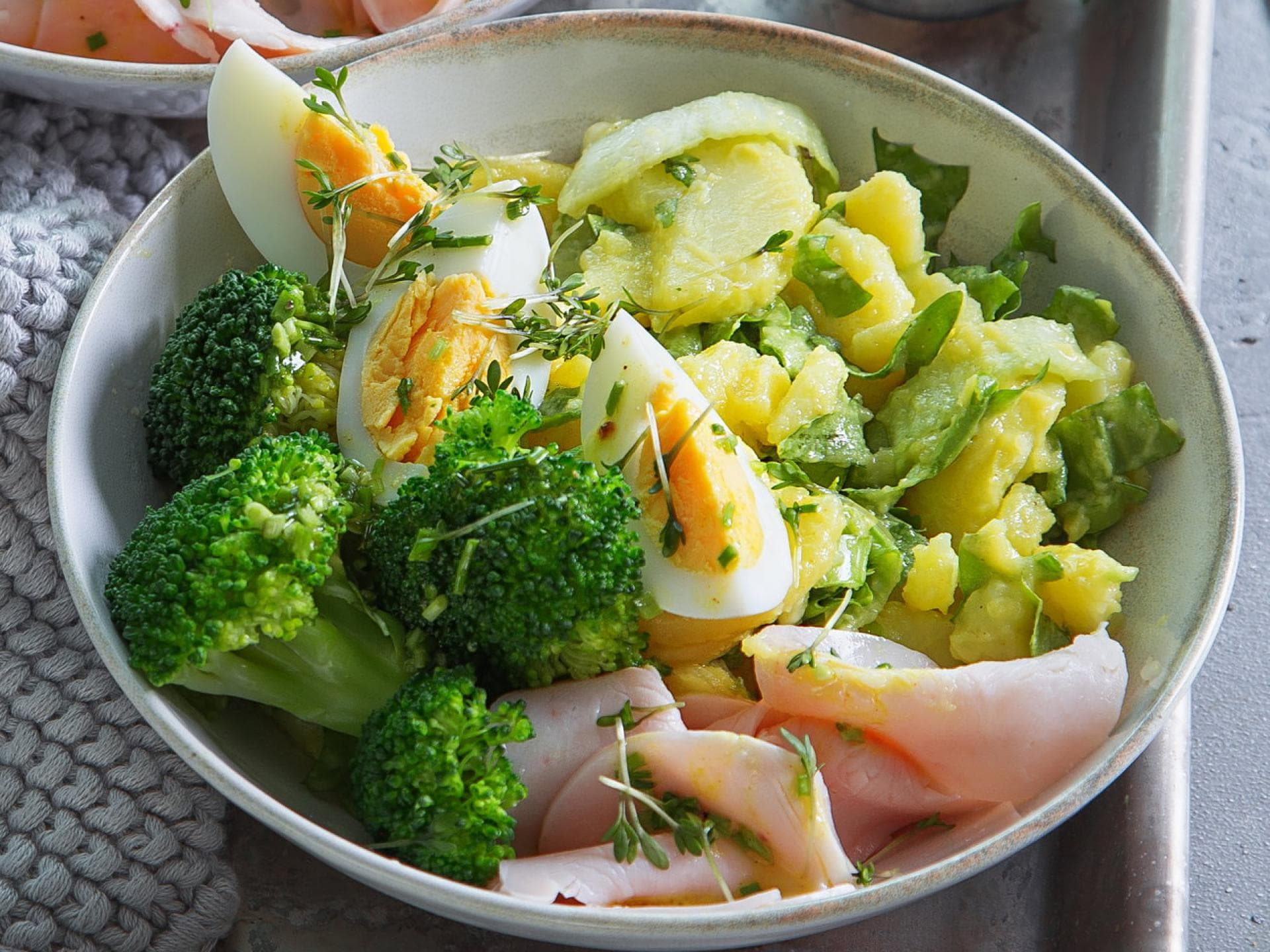 Kartoffelsalat-Bowl mit Schinken & Ei Kartoffelsalat-Bowl mit Schinken & Ei