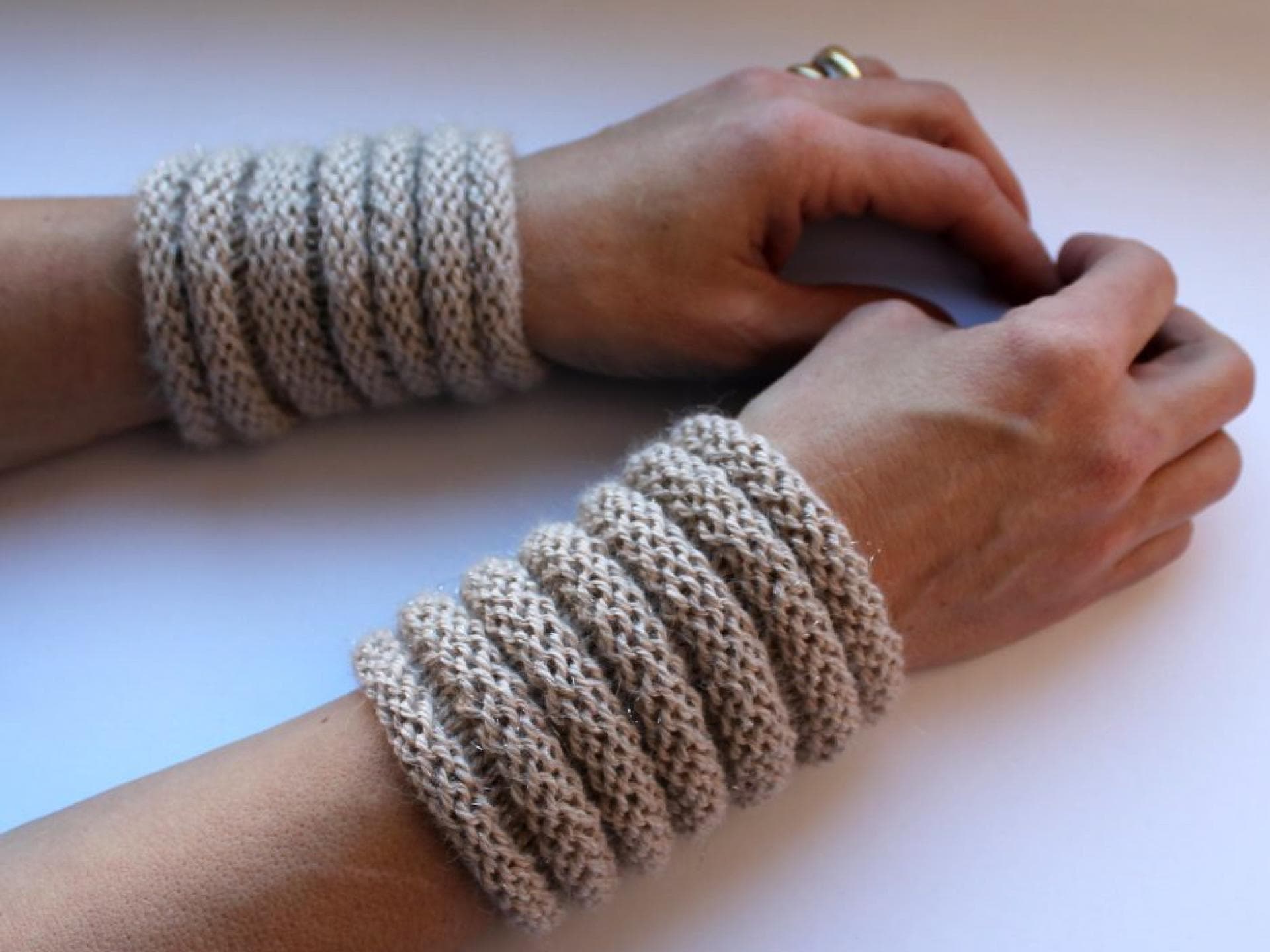 Pulswärmer von schoenstricken.de Pulswärmer - So stricken Sie schöne und kuschelige Pulswärme