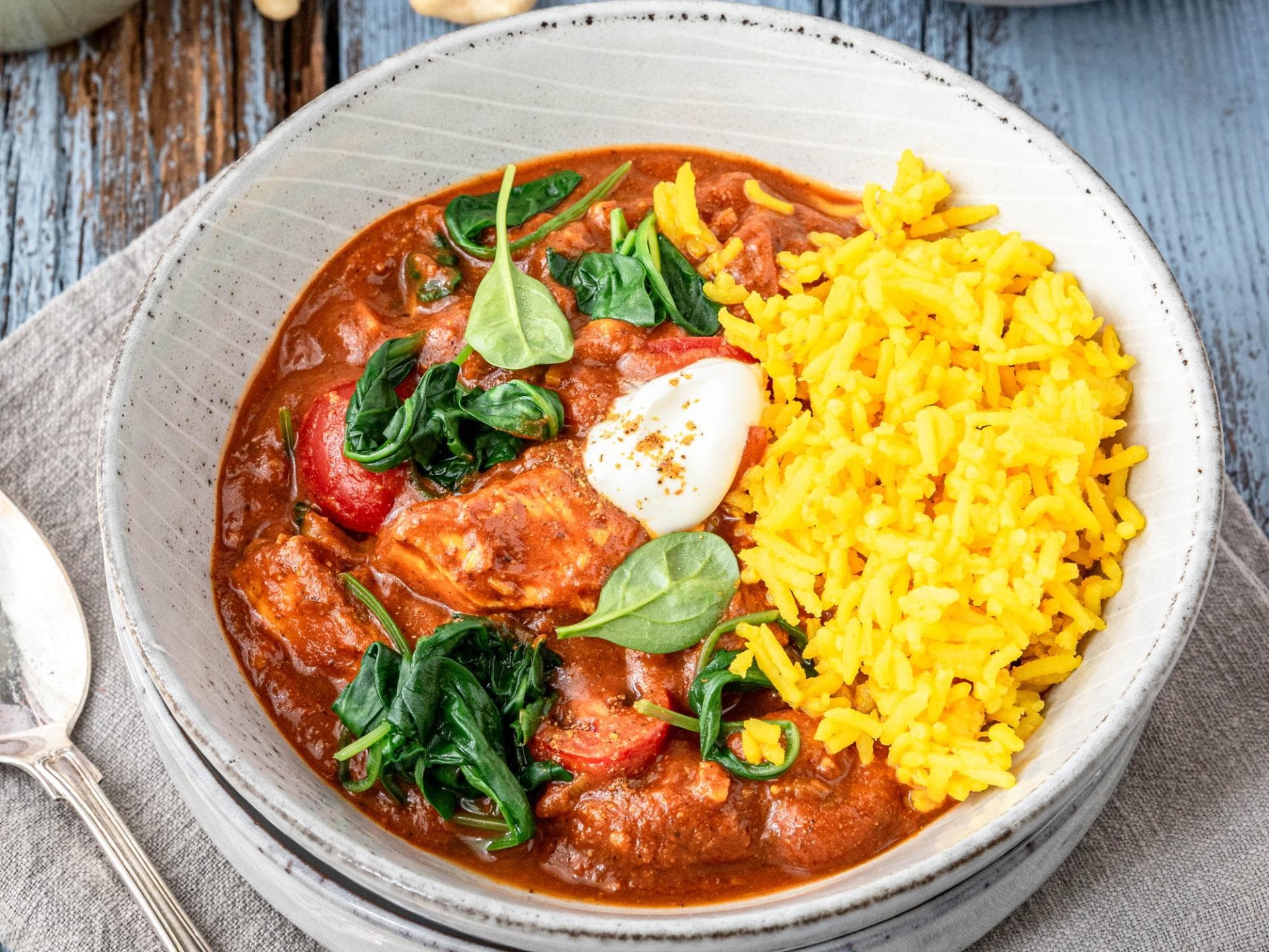 Indisches Hähnchencurry mit Spinat und Reis Indisches Hähnchencurry mit Spinat und Reis