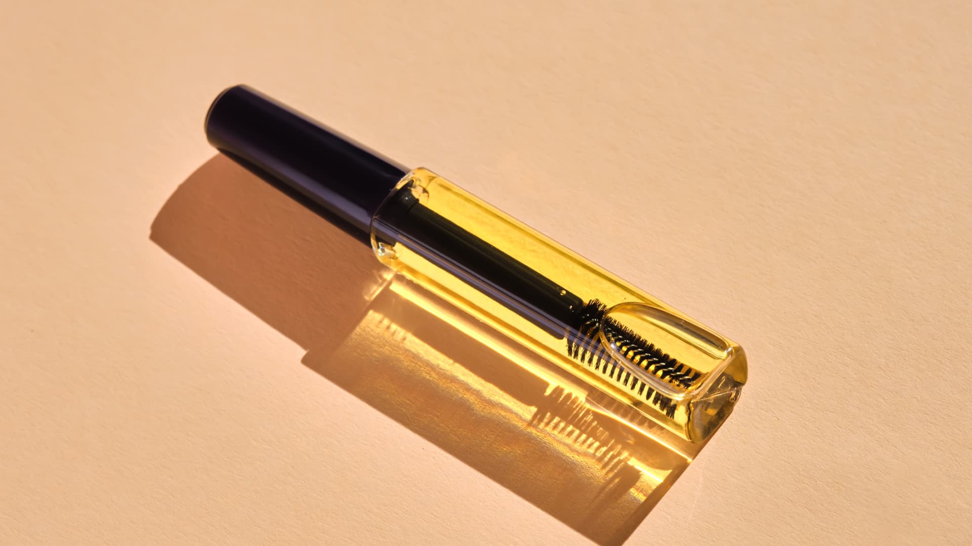 Ich verrate Ihnen mein Rezept für ein Augenbrauenserum zum Selbermachen Selbst gemachtes Augenbrauenserum