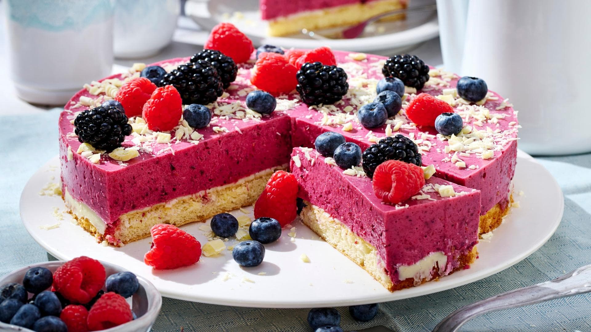 Joghurt-Käsekuchen mit Beeren Joghurt-Käsekuchen mit Beeren