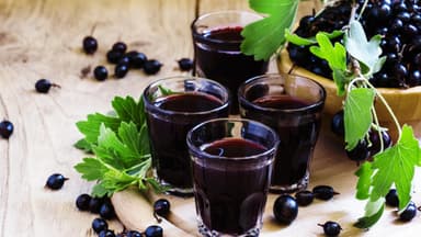 Saft aus Schwarzer Johannisbeere Saft aus Schwarzer Johannisbeere