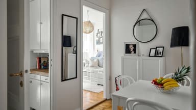 Spiegel können helfen, eine kleine Wohnung einzurichten. Kleine Wohnung mit Deko