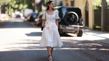 Anna Winter in einem Dirndl von Cocovero Anna Winter trägt ein Dirndl im Streetstyle