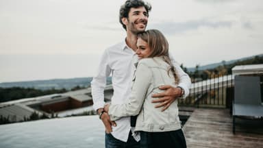 Was tun, wenn man in den besten Freund verliebt ist? Frau ist verliebt in den besten Freund