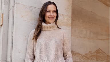 Strickanleitung für den Kuschelpullover von Lana Grossa Model in Kuschelpullover von Lana Grossa
