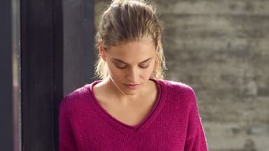 Strickanleitung für das Summer Softness V-Shirt von Lana Grossa Model in Summer Softness V-Shirt von Lana Grossa