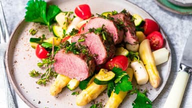 Lammrücken mit Tomaten-Spargel Lammrücken mit Tomaten-Spargel