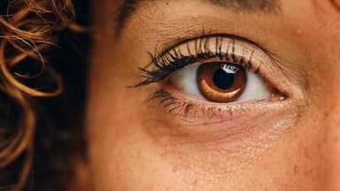 Ich verrate Ihnen, wo es die besten Schlupflider-Tapes gibt! Beste Schlupflider-Tapes am Auge