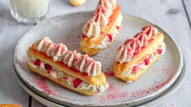 Eclairs mit Erdbeercreme Eclairs mit Erdbeercreme