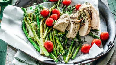 Gegrillter Spargel mit Hähnchenbrust Gegrillter Spargel mit Hähnchenbrust