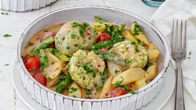 Kräuter-Semmelknödel mit Spargelragout Kräuter-Semmelknödel mit Spargelragout