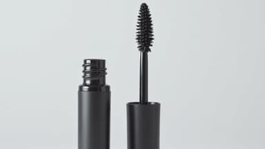 Serum-Mascaras sind so viel besser als klassische Wimperntuschen Serum-Mascara