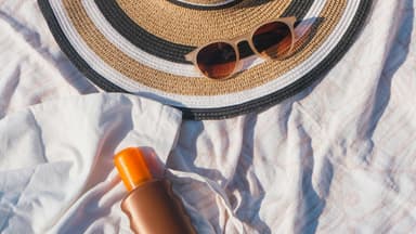 Ich stelle Ihnen die 7 besten Sonnencremes für reife Haut vor Beste Sonnencreme für reife Haut