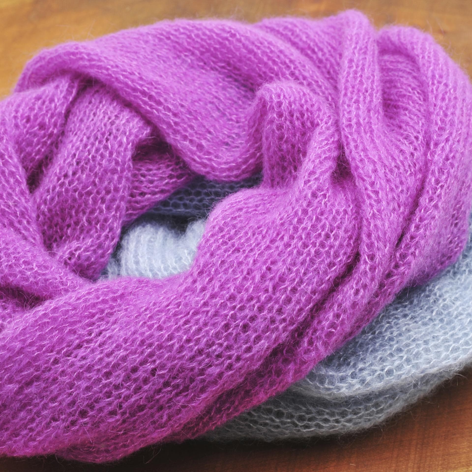 Schlauchschal zum Selberstricken Schlauchschal zum Selberstricken - Kostenlose Anleitung, wie Sie einen trendigen Schlauchschal, auch Loopschal genannt, unkompliziert selbst stricken können