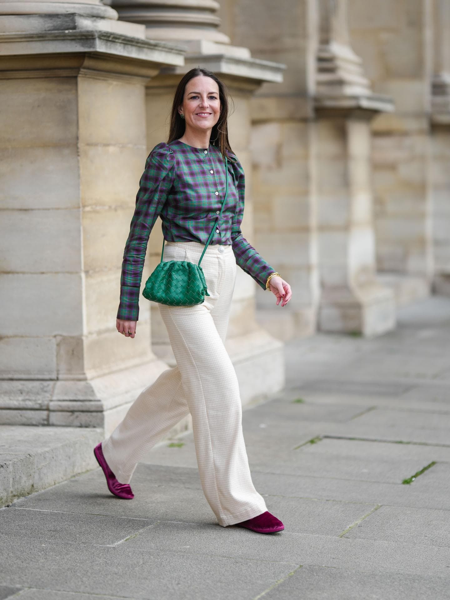 Welche Schuhe zu weiten Hosen?  Weite Hose mit Babouches kombuniert