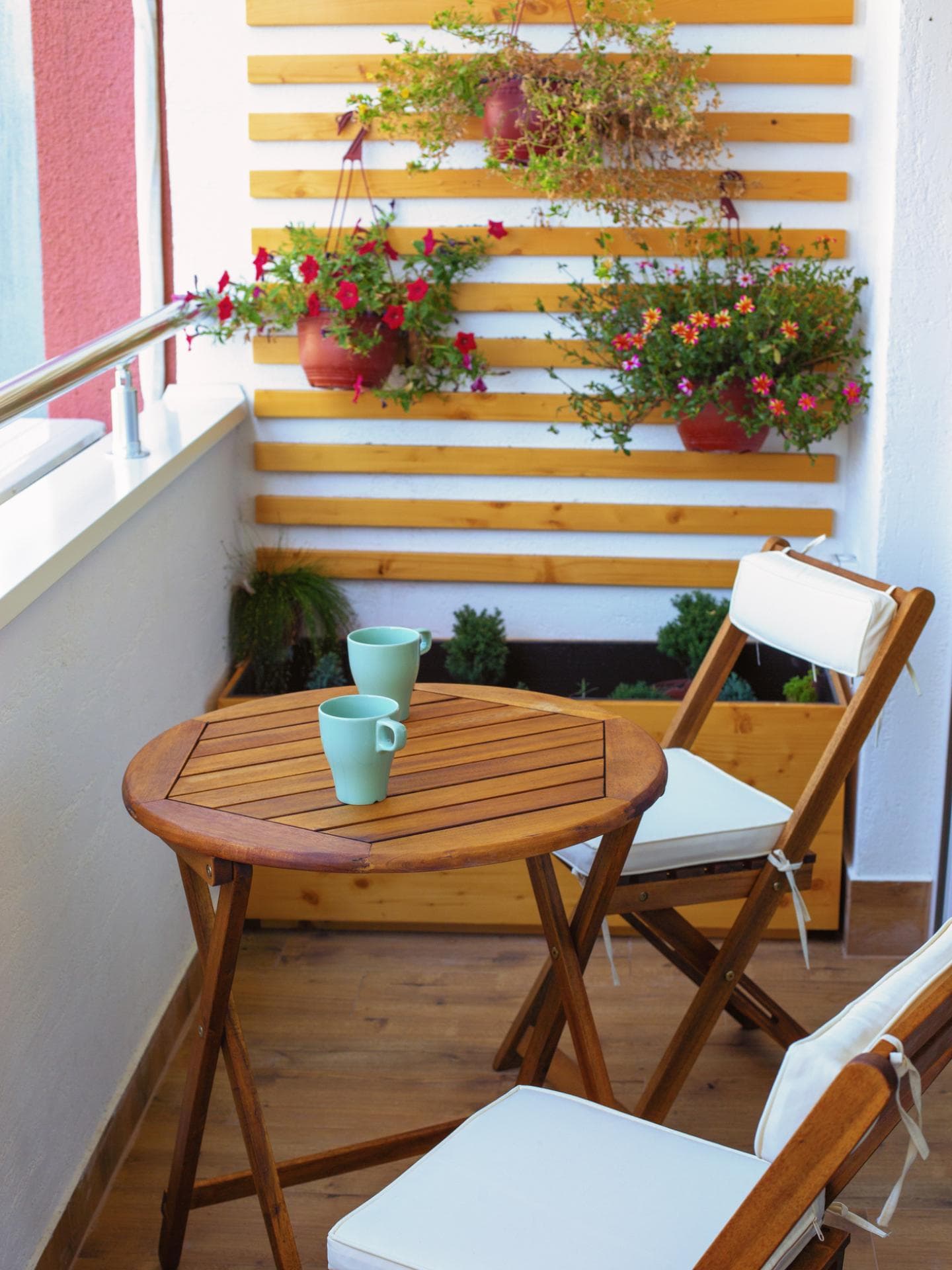 Schmaler Balkon Ideen Pflanzen an der Wand auf schmalen Balkon