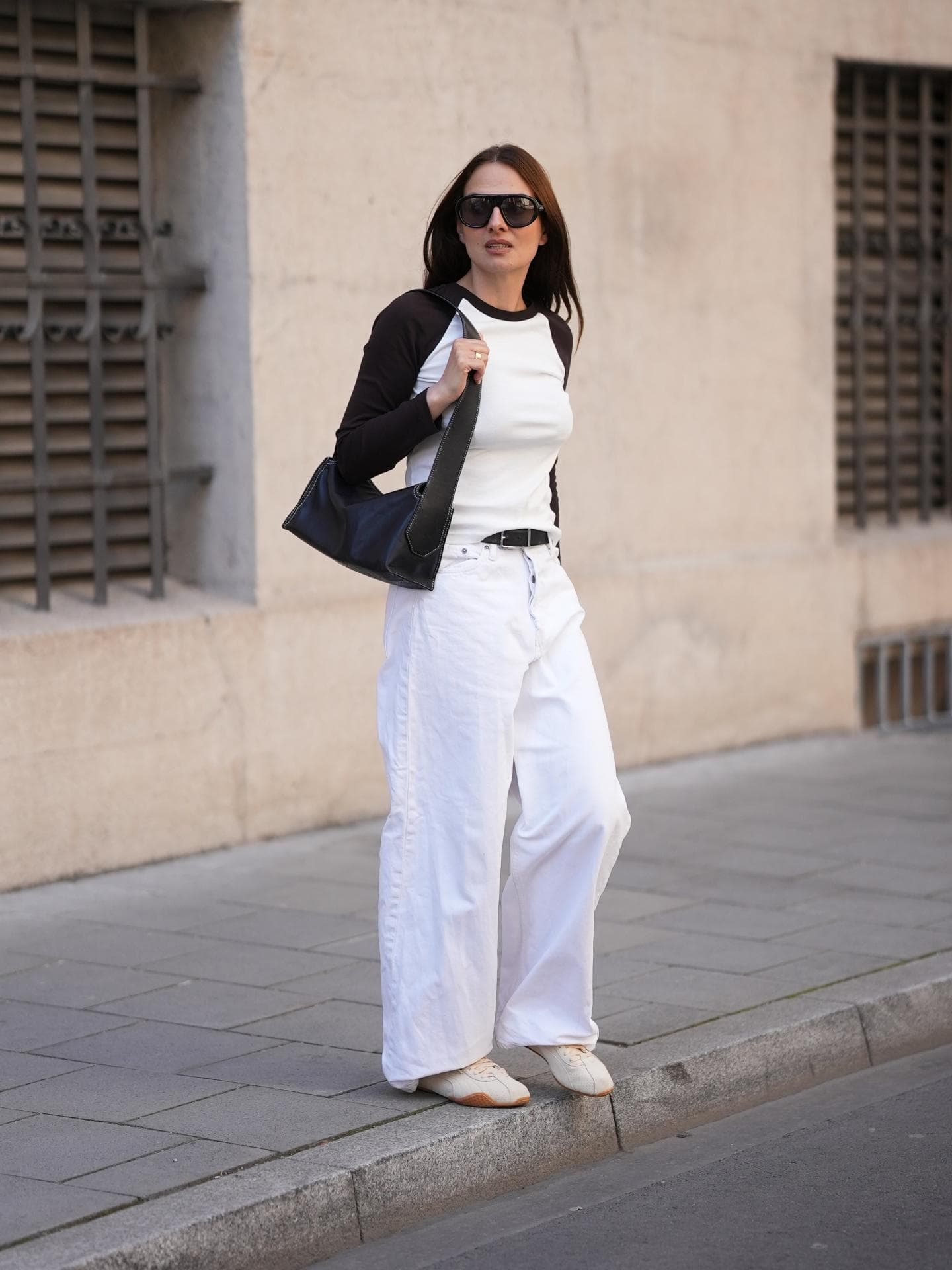 Weiße Hose mit Raglanshirt Weiße Hose mit Raglanshirt
