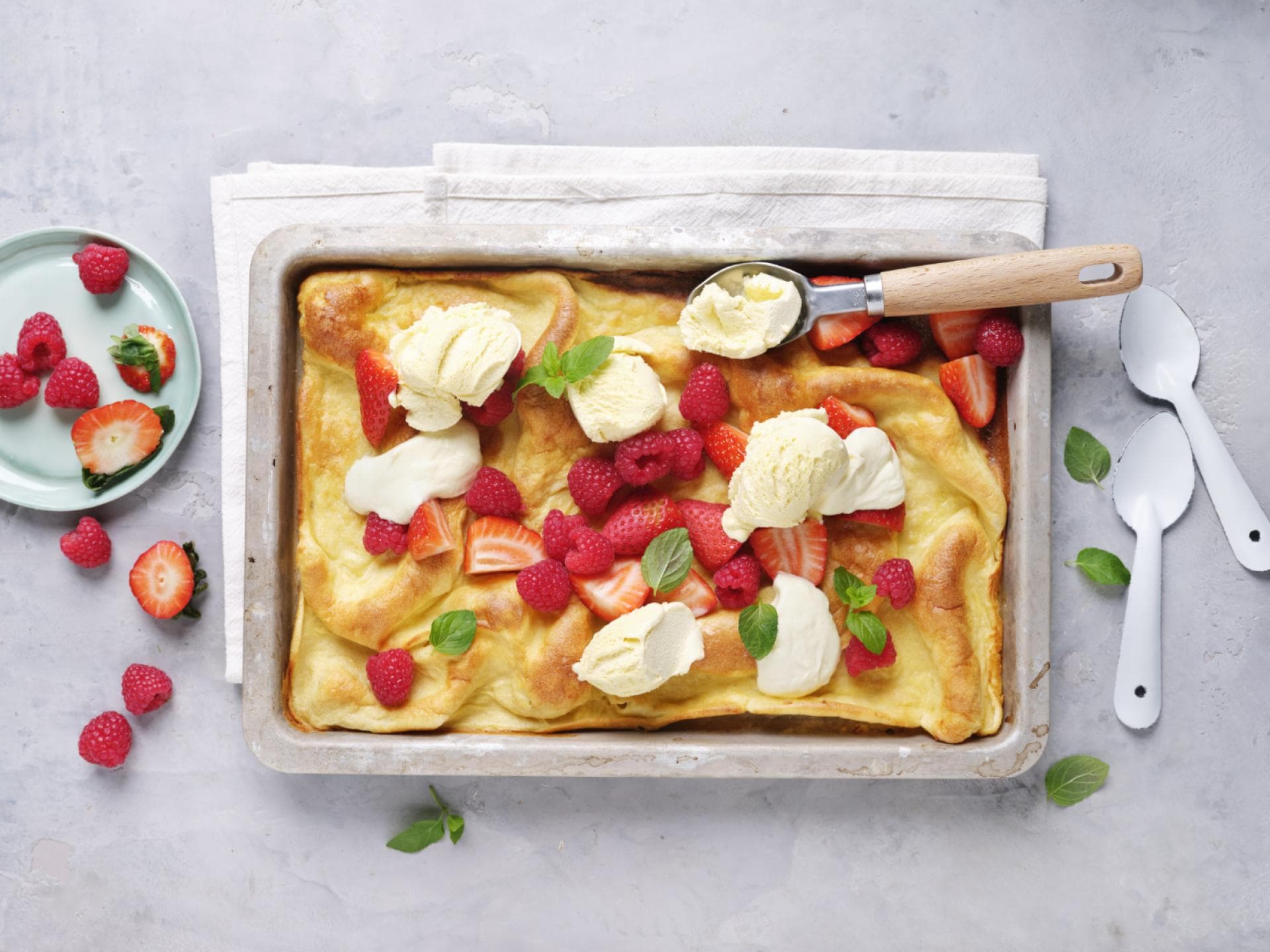 Pfannkuchenauflauf mit Beeren Pfannkuchenauflauf mit Beeren