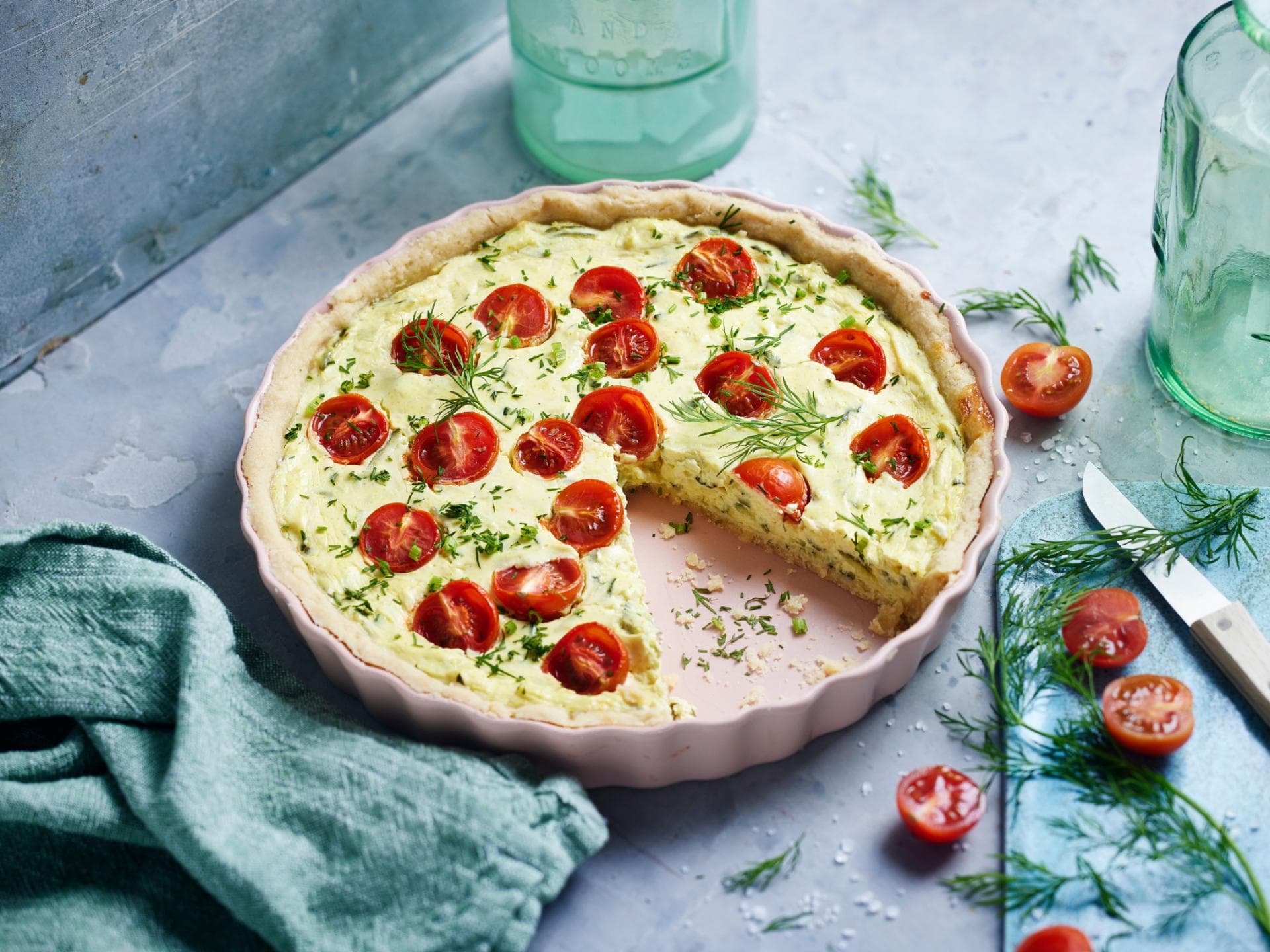 Osterkuchen Zucchini-Quiche mit Tofu und Tomaten