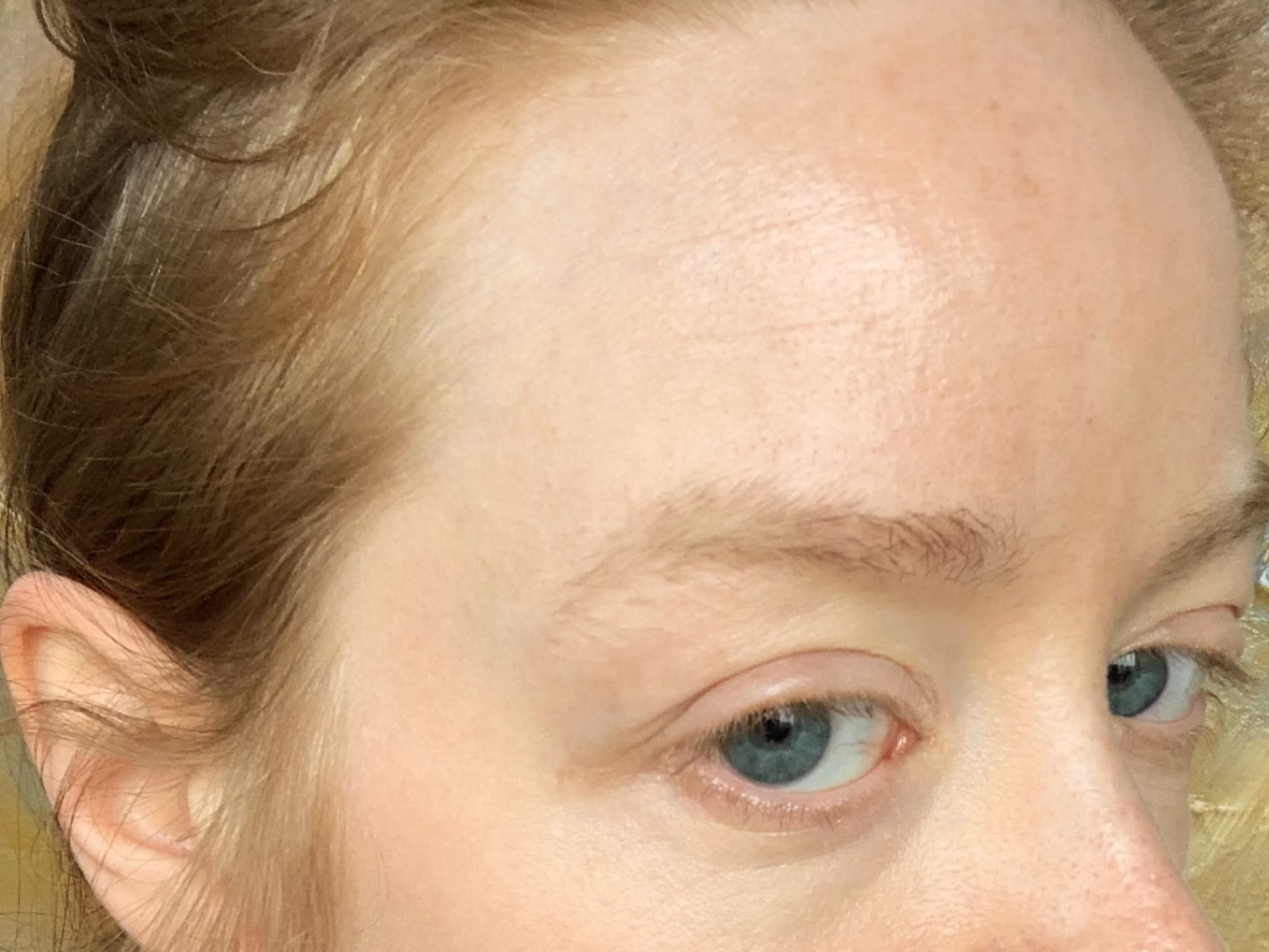 Weleda Skin Food Creme vor dem Eincremen im Detail Weleda Skin Food Creme vor dem Eincremen im Detail