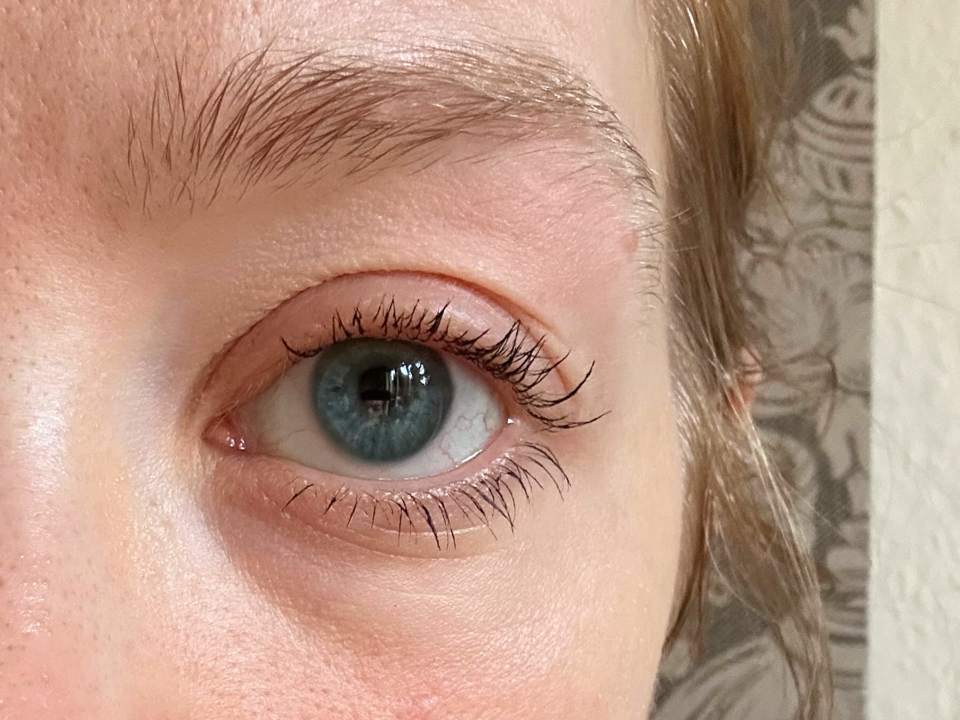 Die Wimpern nach der Anwendung mit dem Calisi Curler. Meine Wimpern nach der Anwendung mit dem Calisi Curler