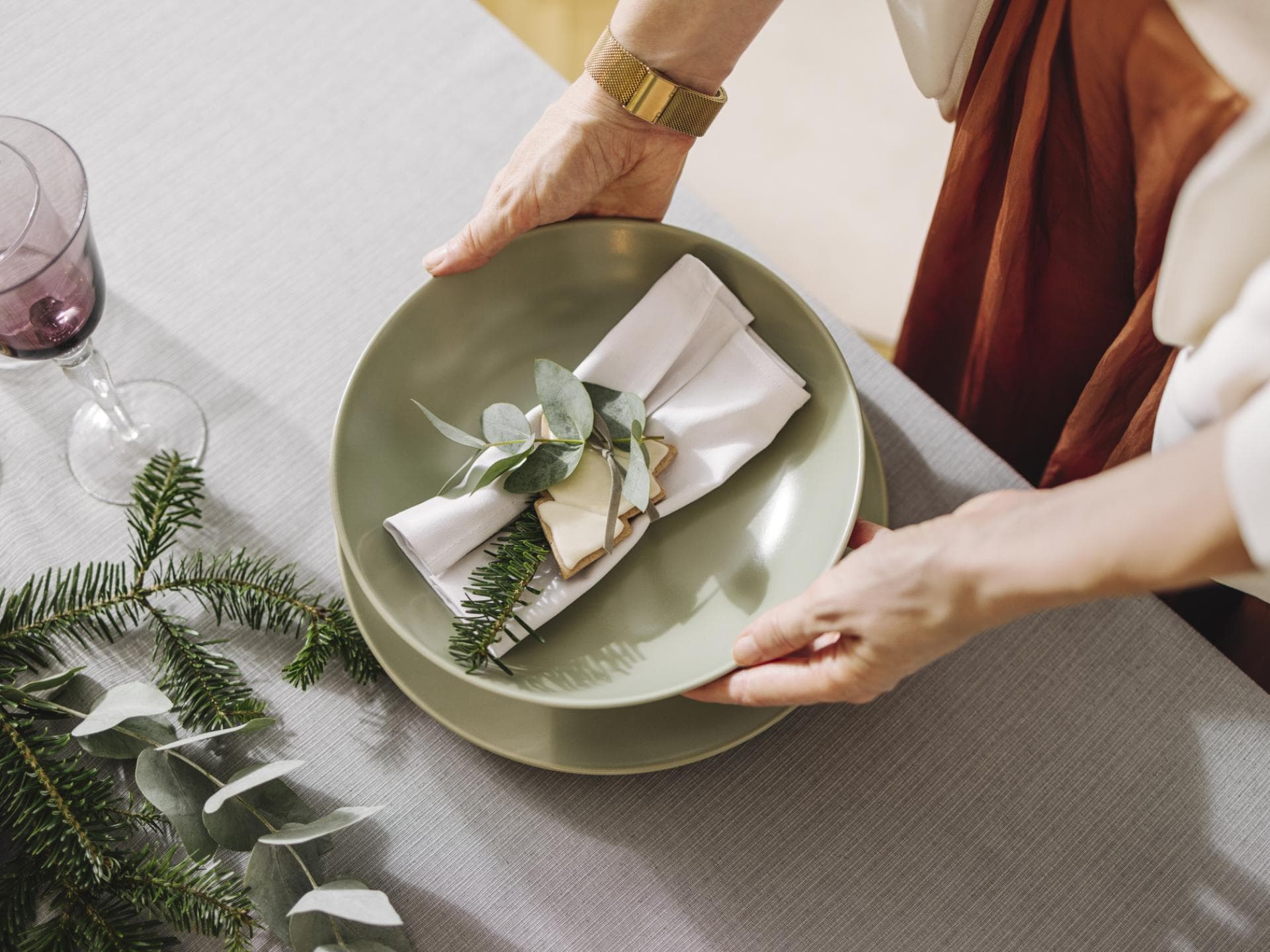 Serviettenringe basteln für Weihnachten Serviettenringe mit Keksen