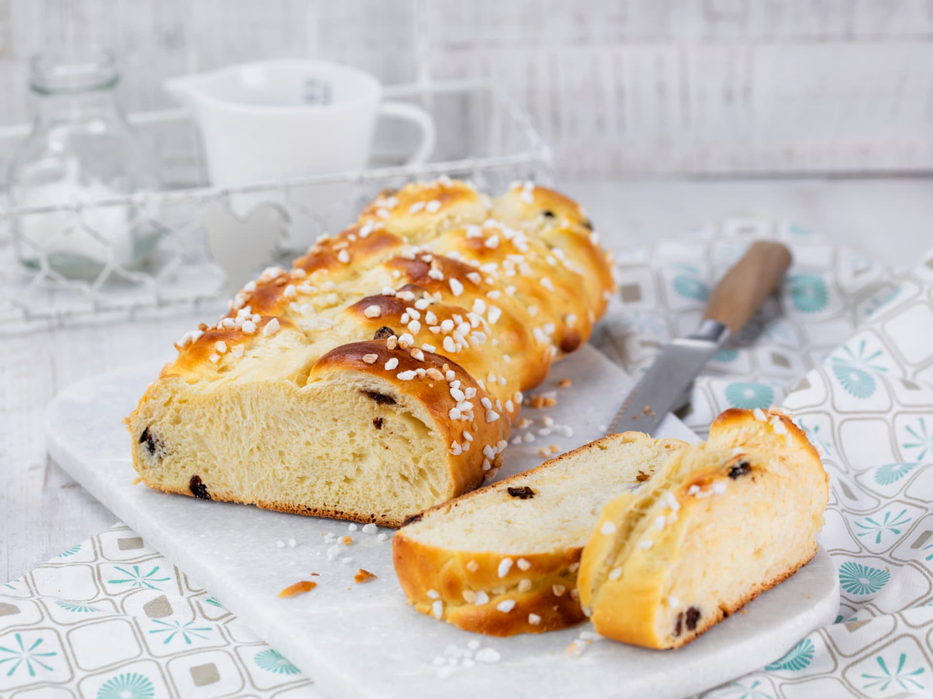 Rezept für unseren fluffig-saftigen Oster-Hefezopf Hefezopf-Ostern