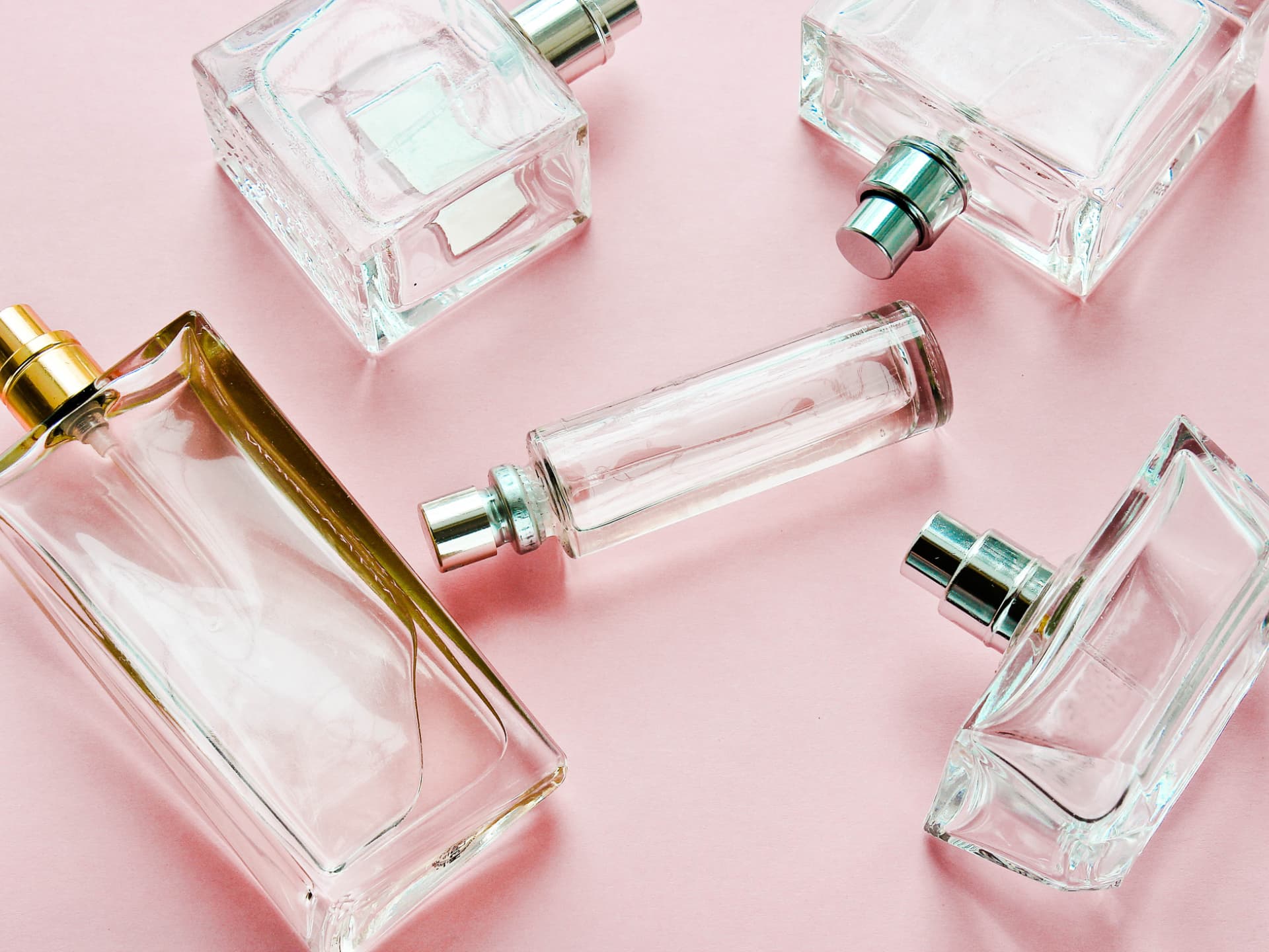 Finden Sie mit unserem Test heraus, welches Parfum zu Ihnen passt! Welches Parfum passt zu mir? Machen Sie den Test
