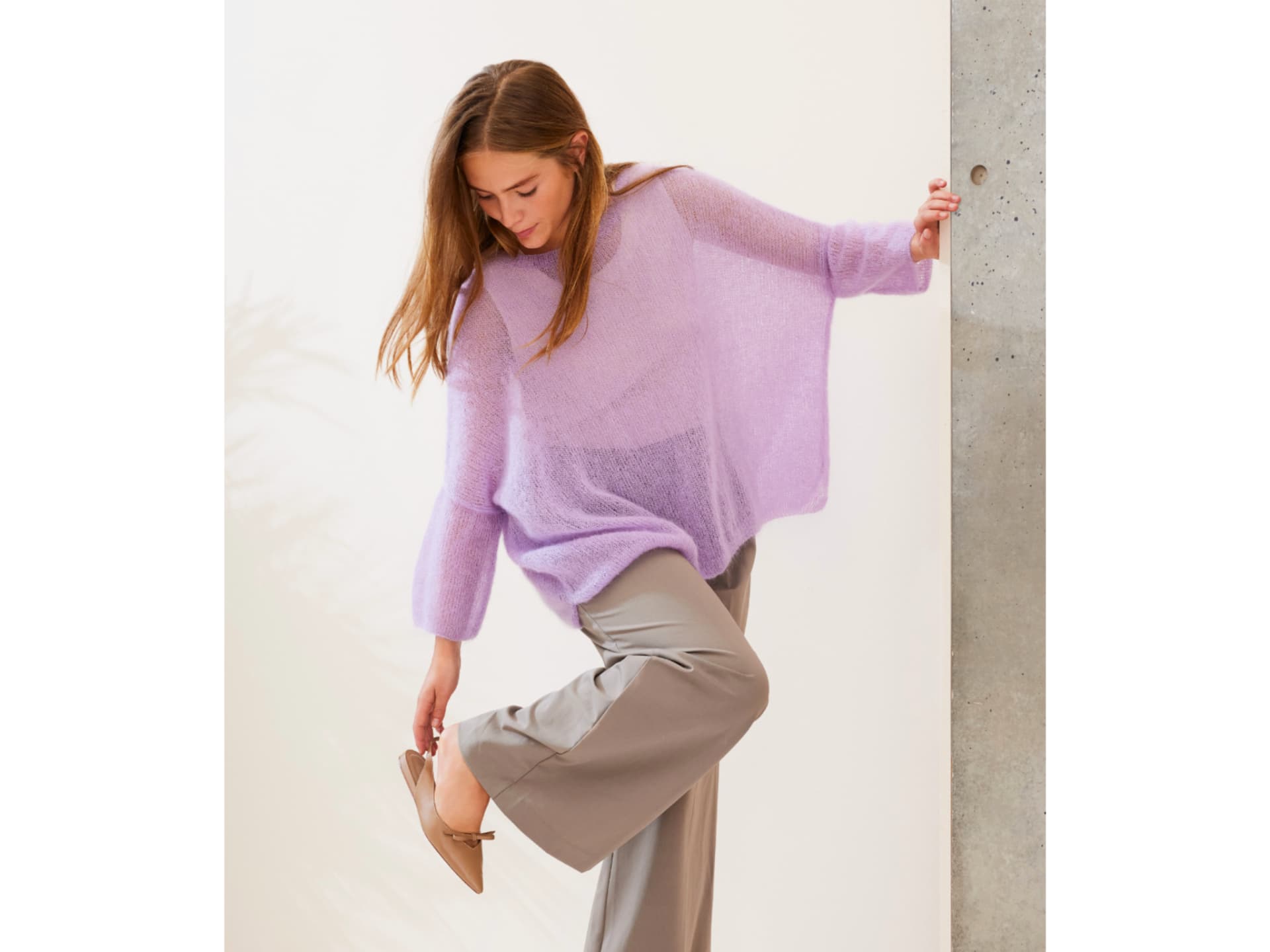 Strickanleitung für den viralen Isemarkt-Pullover Model in selbst gestricktem Isemarkt-Pullover