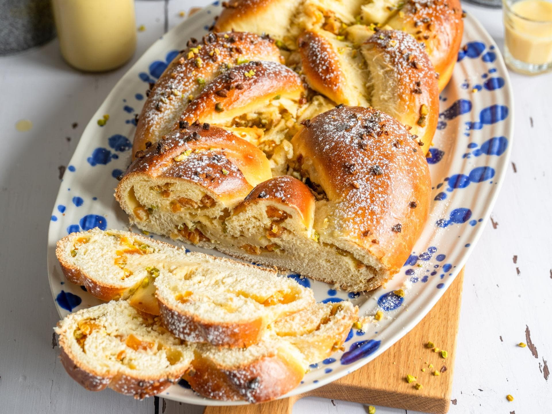 Hefezopf mit Frischkäse Hefezopf mit Frischkäse