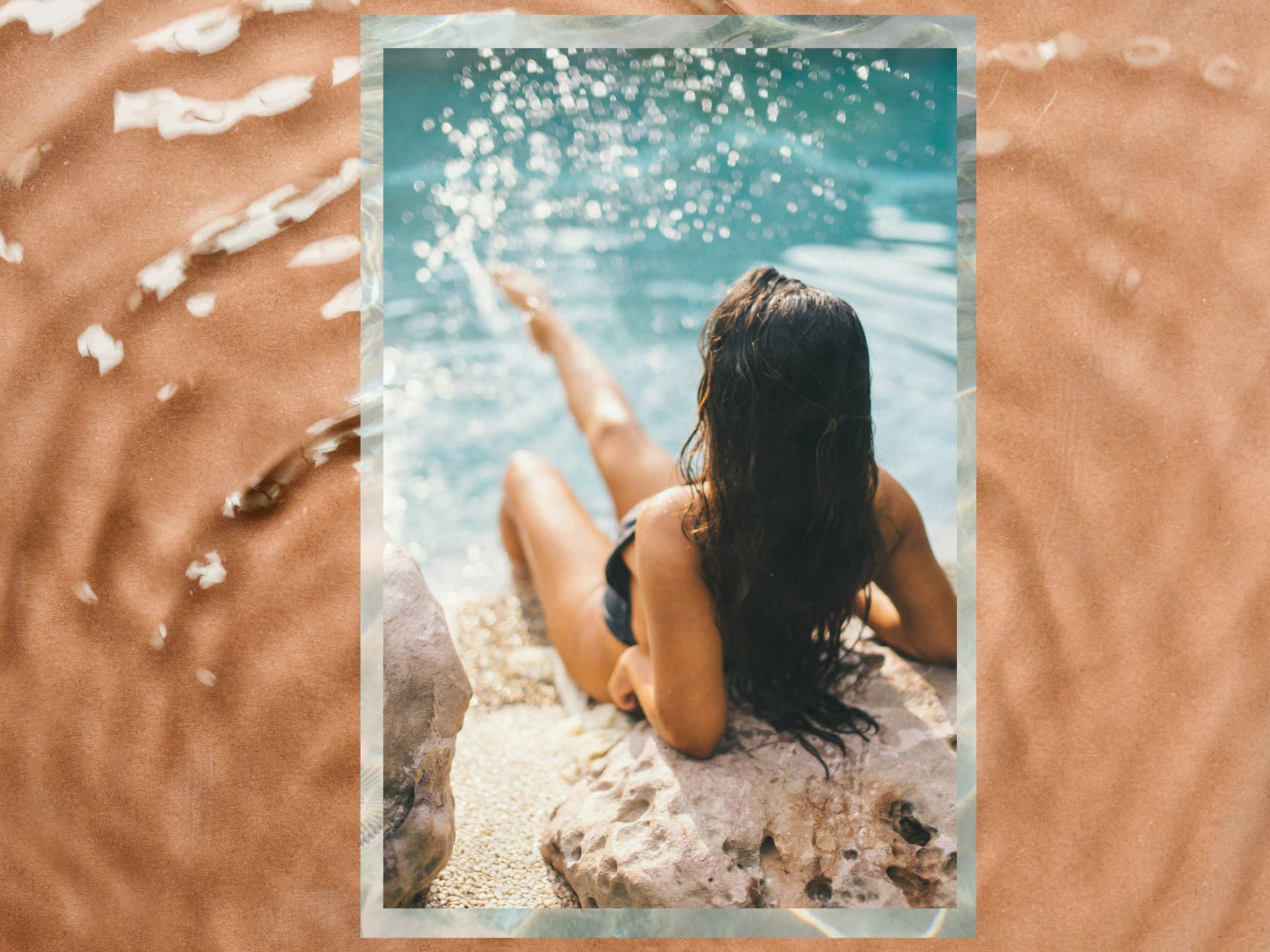 Haarpflege ist im Sommer auch am Meer von Vorteil Frau am Meer