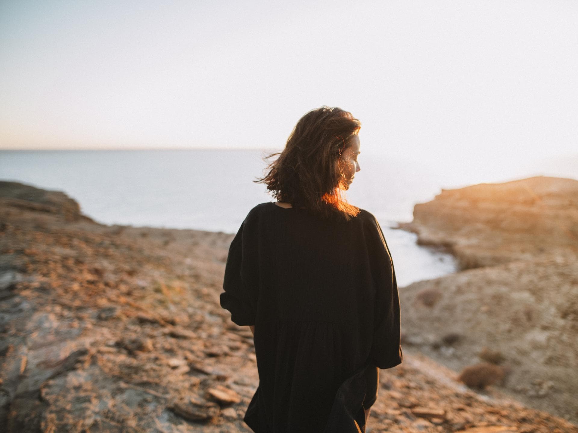 Auszeit auf Gran Canaria Frau am Meer auf Gran Canaria
