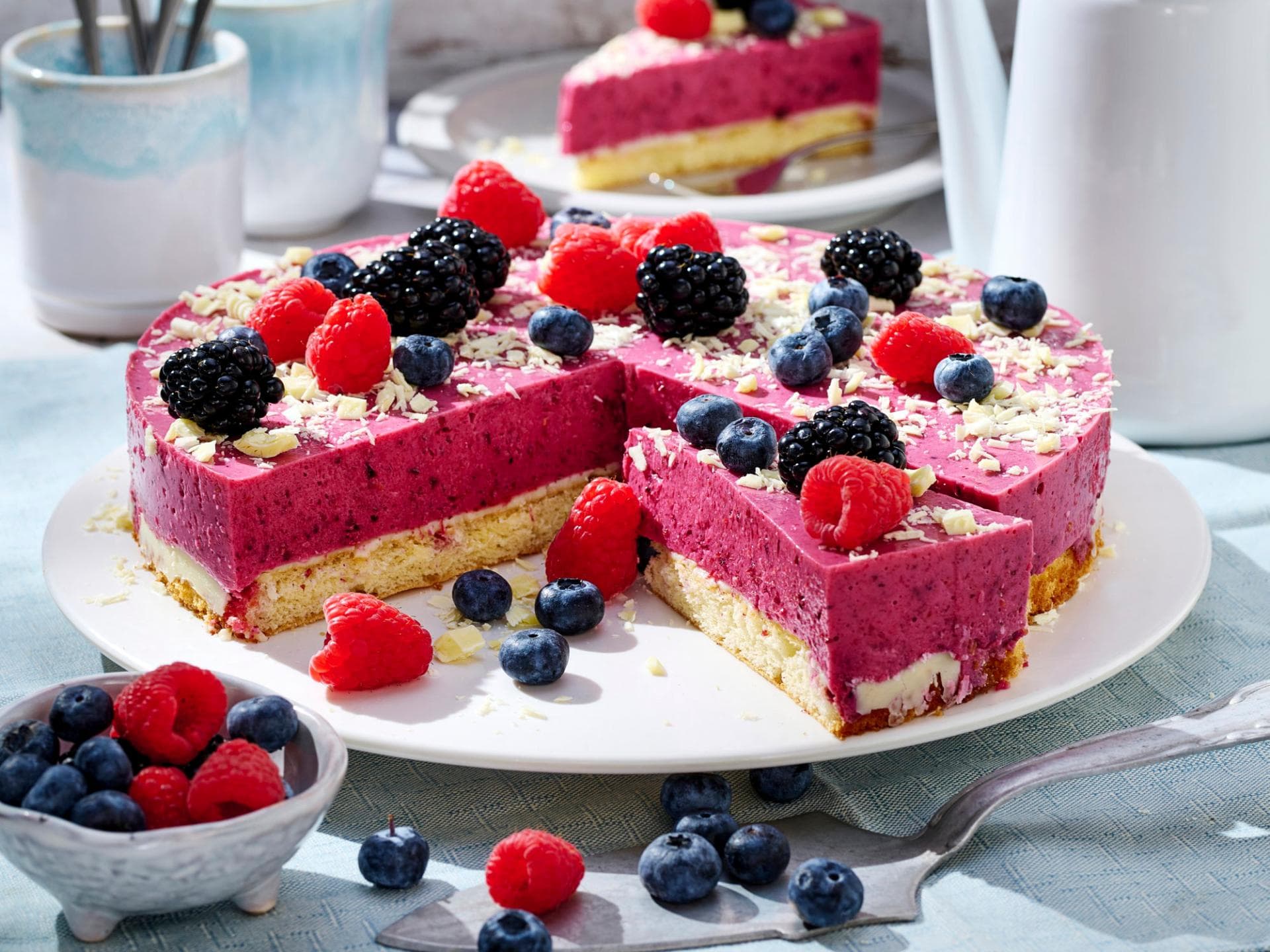 Joghurt-Käsekuchen mit Beeren Joghurt-Käsekuchen mit Beeren