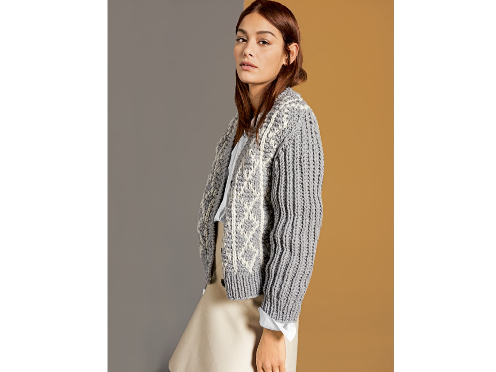 Weiche Strickjacke mit Rippenmuster: Strickanleitung Weiche Strickjacke mit Rippenmuster: Strickanleitung
