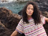 Bei uns finden Sie die Strickanleitung zum Gomitolo Hippie Shirt von Lana Grossa! Model im Gomitolo Hippie Shirt von Lana Grossa